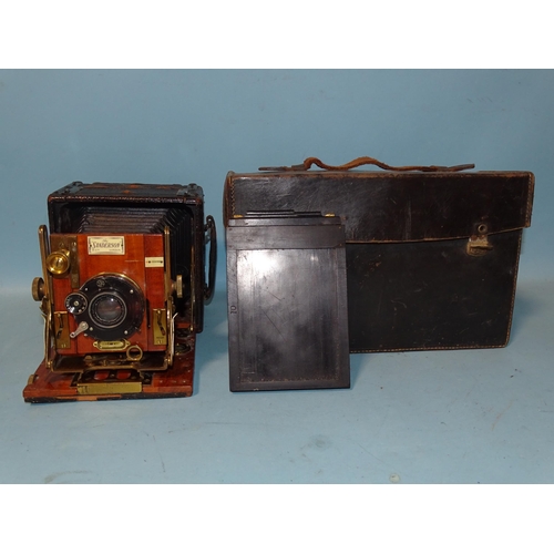 210 - A Sanderson Regular Model hand and stand quarter-plate camera, serial no.22390, black leather bellow... 