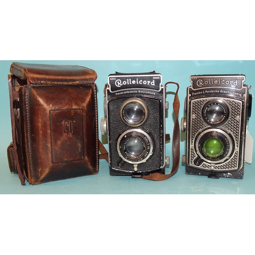 213 - A Rollei Rolleicord Art Deco TLR camera c1930's, serial no.013905? and a Rollei Rolleicord 1A, F&... 