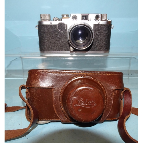 220 - A Leitz Leica iic 1948-51 35mm Rangefinder camera, chrome, serial no.443348, with Ernst Leitz Wetzla... 