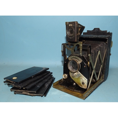 243 - A Newman & Guardia folding plate camera with Carl Zeiss Jena Tessa f4.5 12cm lens, with six plat... 