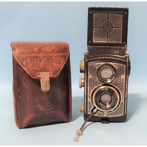 265 - A Rolleicord I Art Deco TLR camera, serial no.03460, (shutter working), with Carl Zeiss Jena Triotar... 