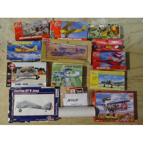 299 - Thirty-four mainly boxed plastic aircraft kits, (unchecked), (34).