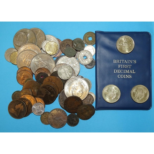 366 - A small collection of British and foreign coinage, including pre-1947 silver, two cased 1951 Festiva... 