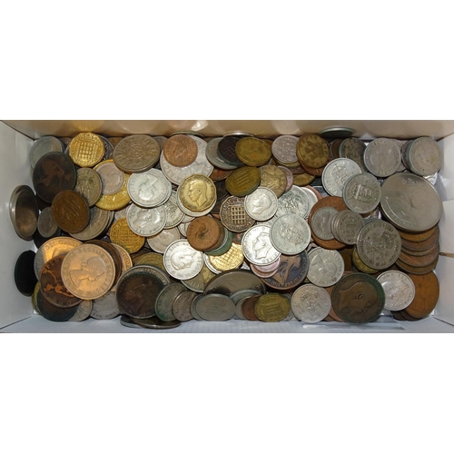 378 - A collection of British coinage, including a small quantity of 1920-1946 silver coins, 230g.... 