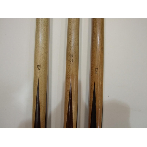 524 - A collection of three Joe Davis 147 Champion snooker cues: 16oz (x2) and one 17oz, all 58'', (3).... 