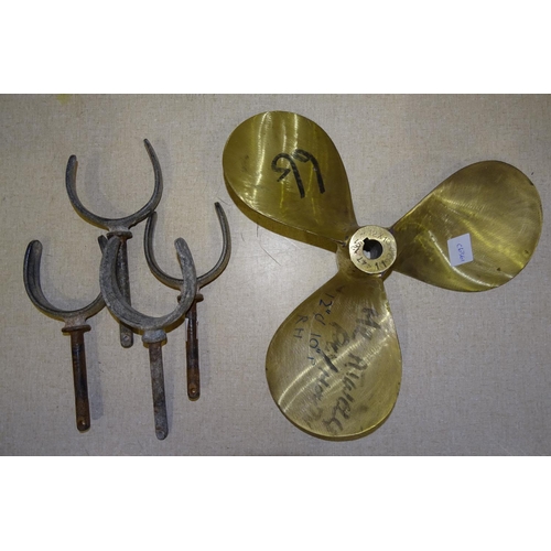 536 - A small bronze boat-propeller, 12 x 10