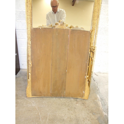 105 - A gilt wood wall mirror with carved foliate frame enclosing the later mirror plate, 75 x 62cm, (old ... 