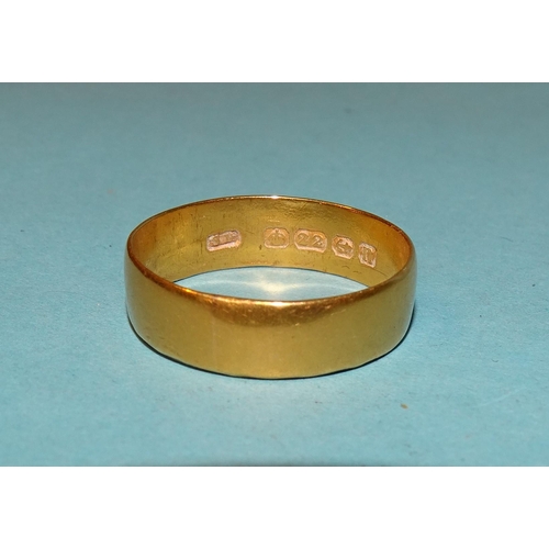 231 - A 22ct gold wedding band, size T&frac12;, 4.9g.