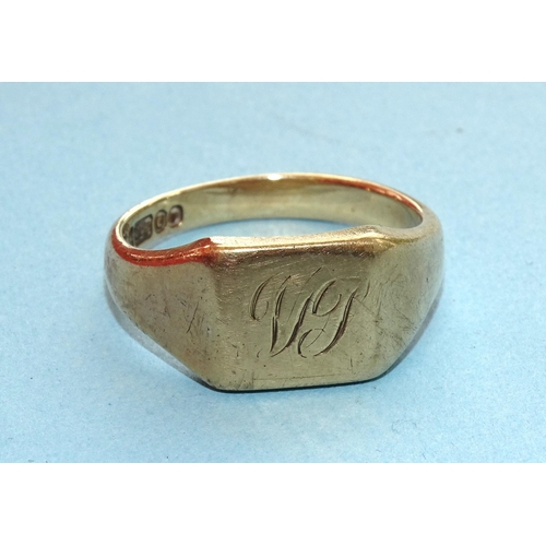 235 - A 9ct gold signet ring, size V, 8.1g.