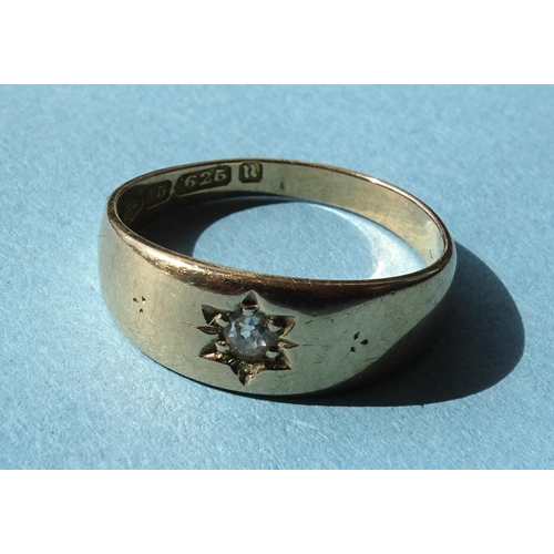 254 - A Victorian 15ct gold gipsy ring set an old-cut diamond, size N&frac12;, 3.1g.