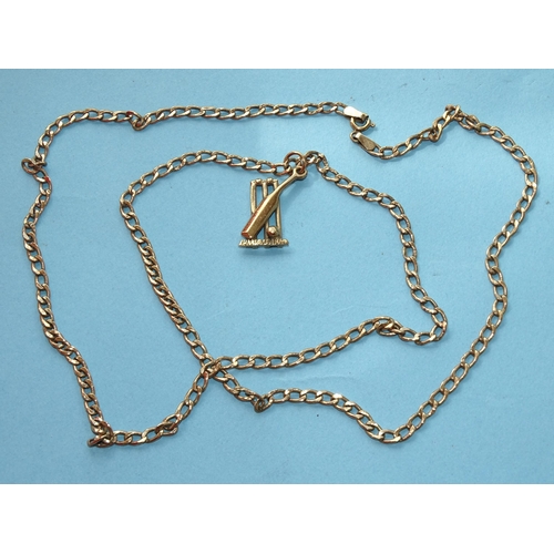 255 - A 9ct gold neck chain with cricket stumps and bat pendant, 65cm, 5.5g.