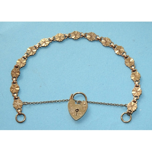 256 - A 9ct gold bracelet with padlock clasp, 19cm, 8.2g.