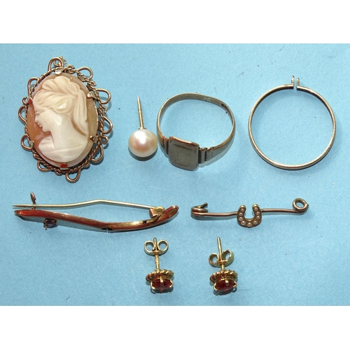 284 - A modern 9ct gold-mounted cameo brooch/pendant, a small 9ct gold signet ring, a pair of citrine ear ... 