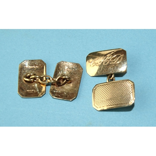 287 - A pair of 9ct gold rectangular cufflinks with engraved initials, 3.6g.