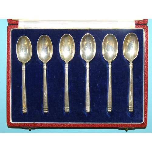 480 - A set of six Mappin & Webb 'British Hallmarks' teaspoons in fitted case, hallmarks for 1953... 