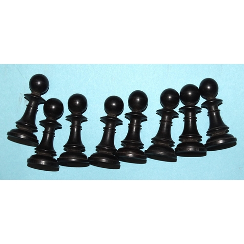 190 - A set of Staunton-style ebony and boxwood chess pieces, king 10.5cm high, some damages, a set of ebo... 