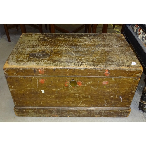 9 - A 19th century grained wood baize-lined silver chest, 70cm wide, 38cm high.