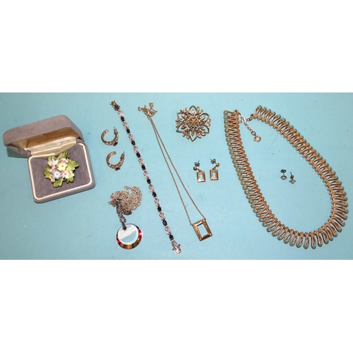 166 - A quantity of costume jewellery, including a Sara Coventry brooch.