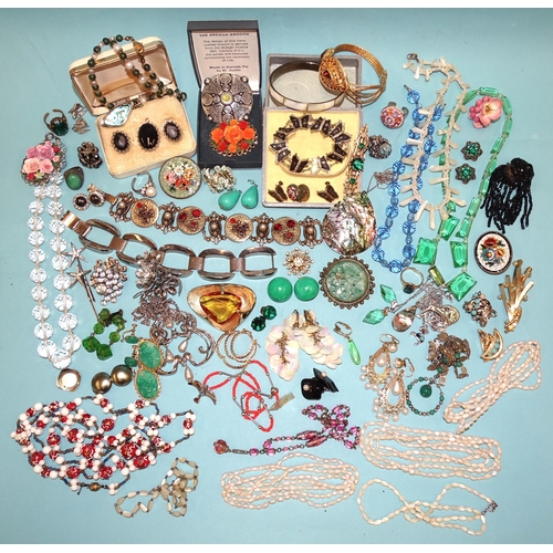 168 - A quantity of costume jewellery.