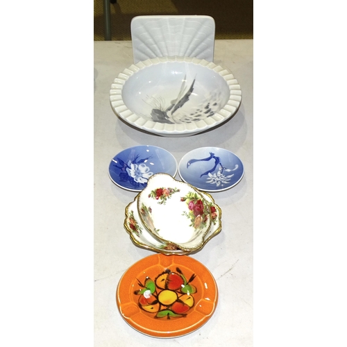 58 - A collection of 20th century ceramics, including a Copenhagen bowl with wintry landscape design, a C... 