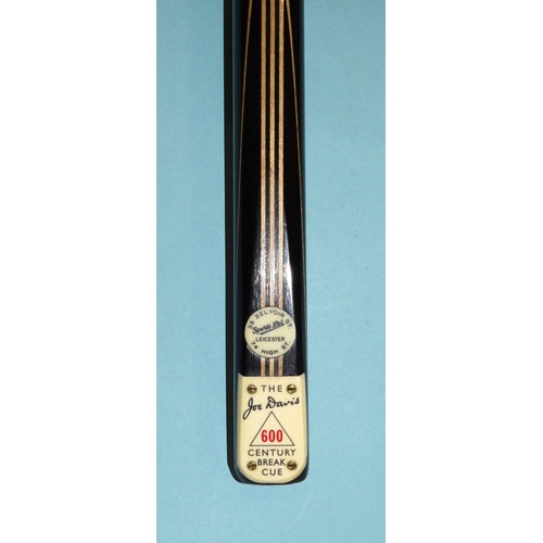 665 - The Joe Davis 600 Century Break Cue, 58'' long, 16½oz weight, with ivorine badge, additional badge f... 