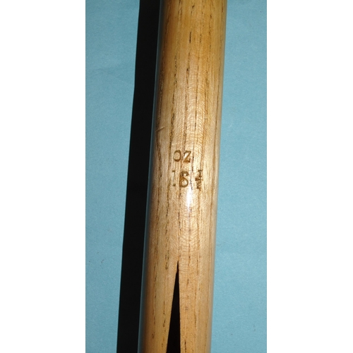 665 - The Joe Davis 600 Century Break Cue, 58'' long, 16½oz weight, with ivorine badge, additional badge f... 