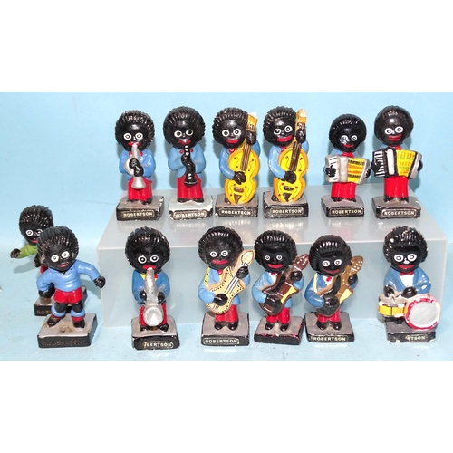 695 - An eleven-piece vintage Robertsons golly band and two later plastic footballers, (13).... 