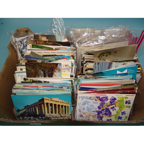 72 - Approximately 900 postcards, including 170 of Charles and Diana and the Royal Family, remaining main... 