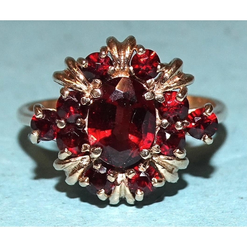 187 - A 9ct gold ring set garnet cluster, size R, 4.3g.