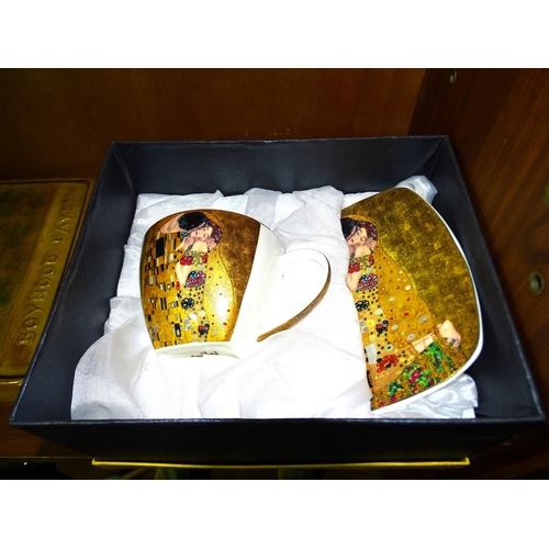 91 - Four SylvaC flying duck wall plaques, 25cm (x2), 22.5cm and 18cm, a boxed Gustav Klimt cup and sauce... 