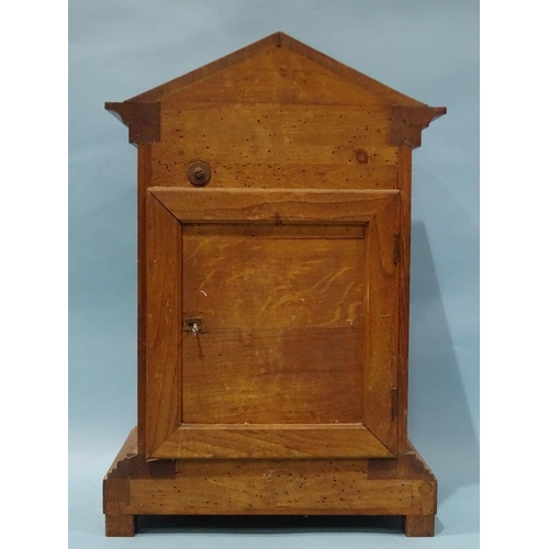 122 - An Edwardian oak-cased mantel or bracket clock, the movement striking on four chimes and a gong, the... 