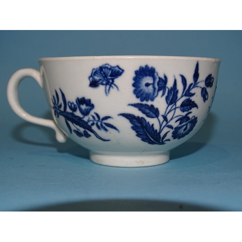 205 - An 18th century Worcester blue and white saucer decorated with floral sprays and butterflies, 12cm d... 