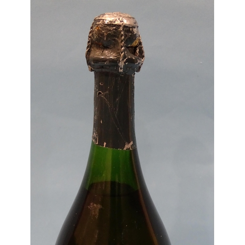 215 - Moët et Chandon Cuvée Dom Perignon, Vintage 1962, (label scuffed, one corner lacking, fo... 