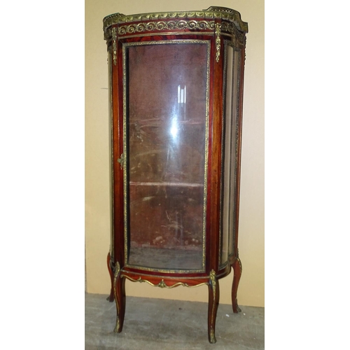 106 - A 20th century gilt-metal-mounted vitrine, the marble galleried top above a slightly-bowed door flan... 