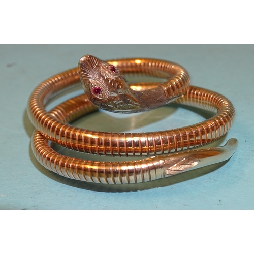 100 - A 9ct gold sprung snake bracelet, gross weight 26.7g.