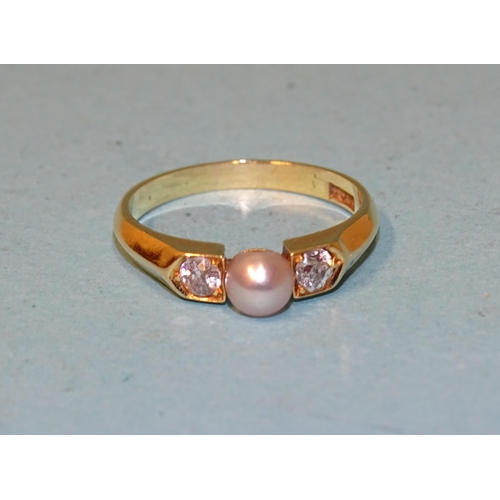 122 - An 18ct yellow gold ring set a cultured pearl between two old brilliant-cut diamonds, (0.1ct each ap... 