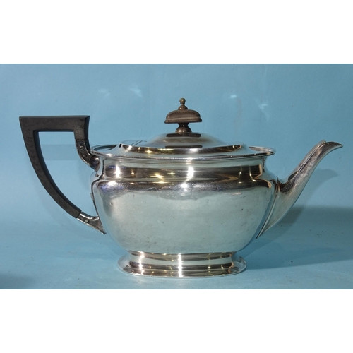 475 - A silver teapot of plain rectangular form, 13cm high, London 1915, maker Horace Woodward & Co, _... 