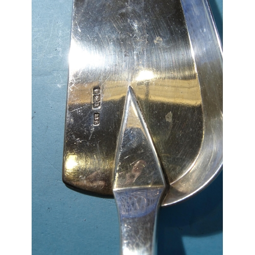 493 - A silver Old English pattern crumb scoop, Roberts & Belk, Sheffield 1893, ___9oz.... 