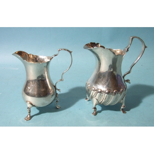 511 - Two small cream jugs, Birmingham 1899 and Sheffield 1890, total weight ___5oz, (2).