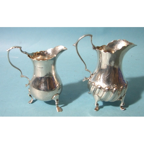 511 - Two small cream jugs, Birmingham 1899 and Sheffield 1890, total weight ___5oz, (2).