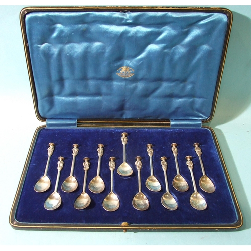 512 - A set of thirteen seal-top apostle spoons in case, by Goldsmiths & Silversmiths Co. Ltd, London ... 