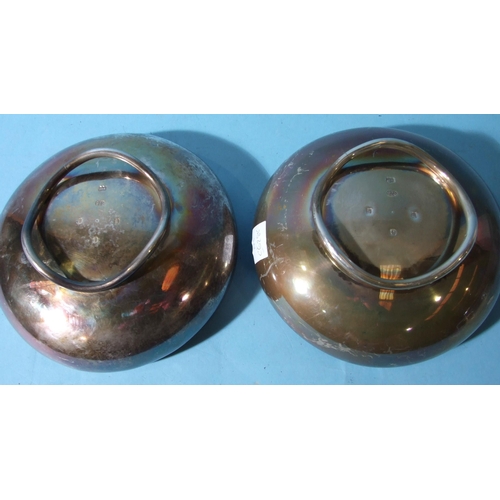 530 - Two similar modern beaten-silver bowls, each on simple undulating tube foot, 18cm diameter, 7cm high... 