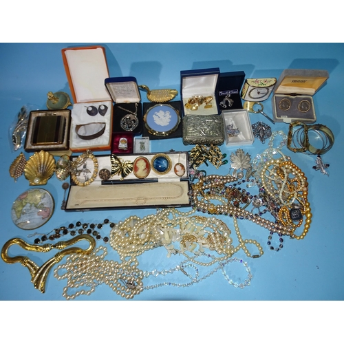 223 - A quantity of costume jewellery, compacts, trinket boxes, etc.