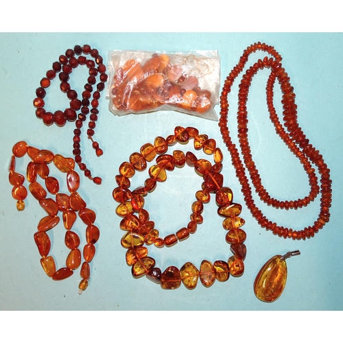 229 - A necklace of graduated amber chips, two late-20th century amber necklaces, a pendant, a short neckl... 