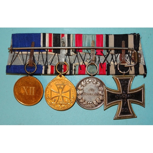 215 - A WWI German medal group of four: Iron Cross (2nd Class), Hesse-Darmstadt, General Honour Decoration... 