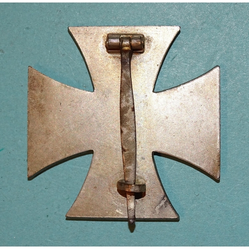 221 - A 1939-45 Iron Cross (1st Class), no maker's mark.