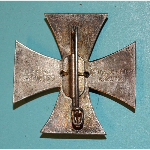 224 - A Weimar Republic Front Fighters League Honour Cross with enamelled red, white and black central shi... 