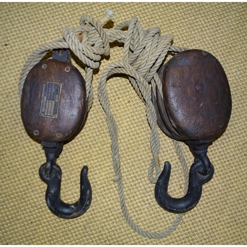 385 - A large wooden pulley, 