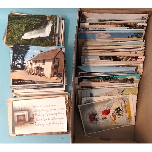 87 - Approximately 500 postcards, mainly topographical.