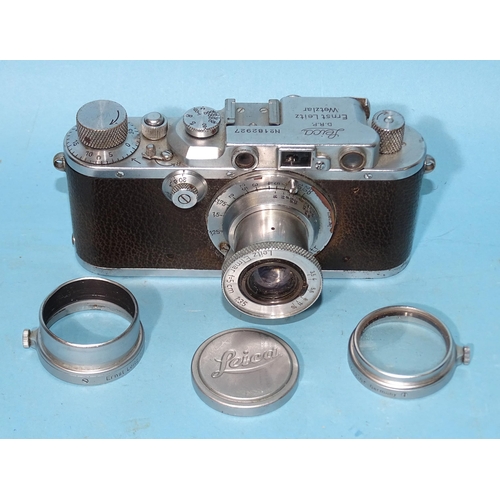 369 - A Leica IIIA 35mm rangefinder camera 1935, with Leitz Elmar f:5cm 1:35 lens, serial no.182927.... 